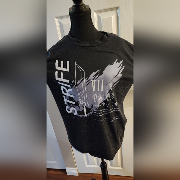 FF7 shirt - Picture 2 of 4